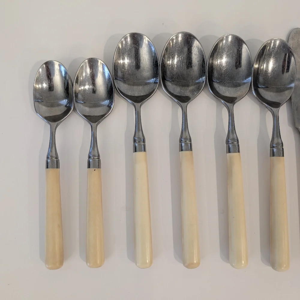 Stanley Roberts SPECTRUM Ivory Stainless Set Of 8 Teaspoons Tablespoons Knives
